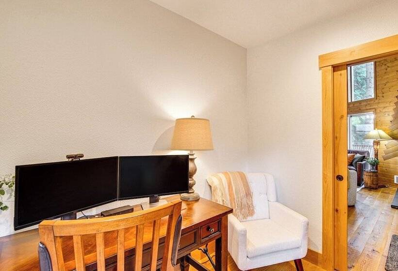 Cle Elum Cabin W/ Hot Tub, 4 Grills & Game Room!