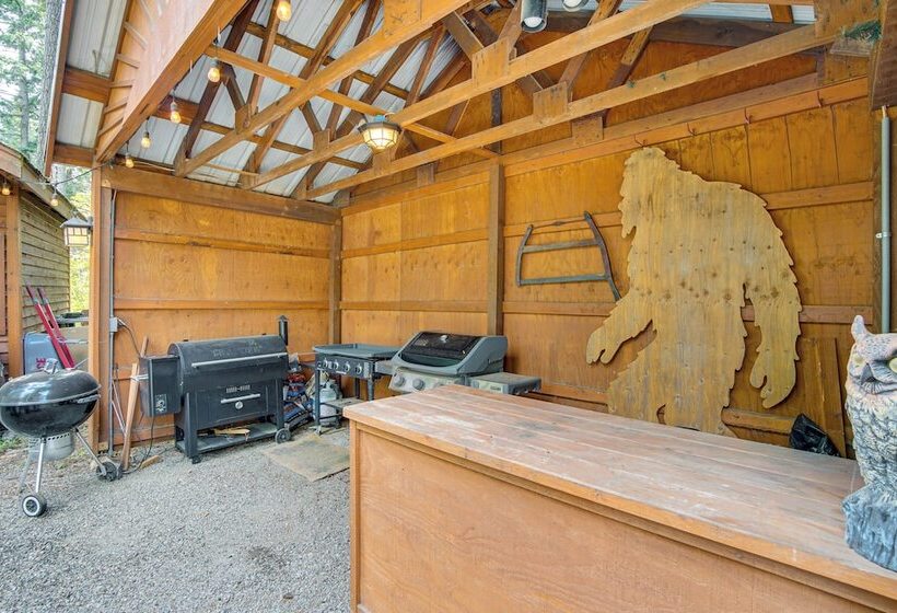 Cle Elum Cabin W/ Hot Tub, 4 Grills & Game Room!