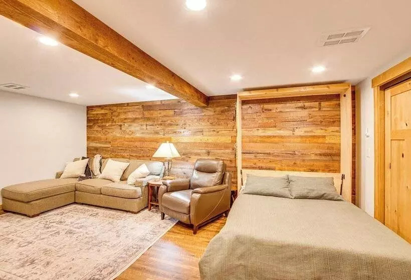 Cle Elum Cabin W/ Hot Tub, 4 Grills & Game Room!