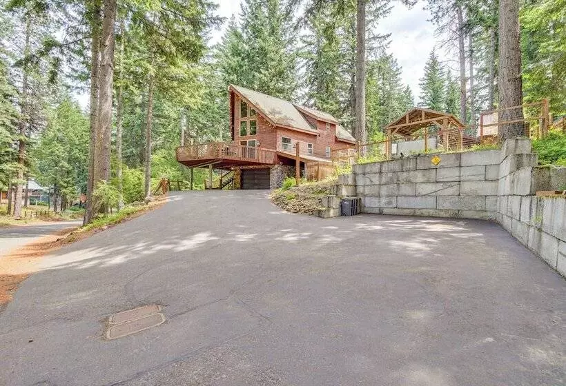 Cle Elum Cabin W/ Hot Tub, 4 Grills & Game Room!