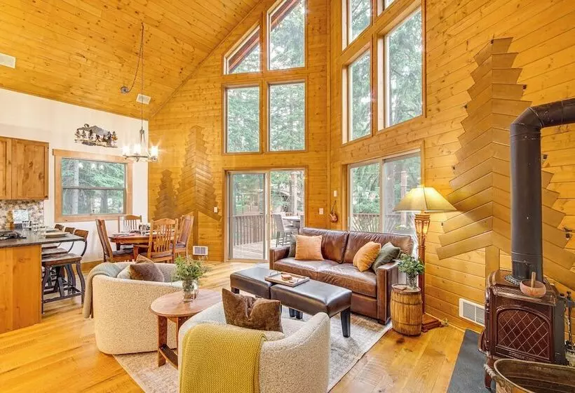 Cle Elum Cabin W/ Hot Tub, 4 Grills & Game Room!