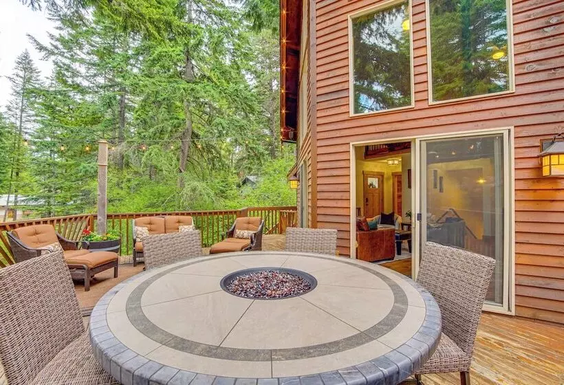 Cle Elum Cabin W/ Hot Tub, 4 Grills & Game Room!