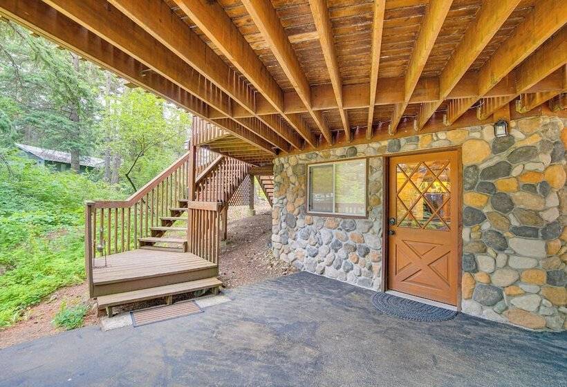 Cle Elum Cabin W/ Hot Tub, 4 Grills & Game Room!