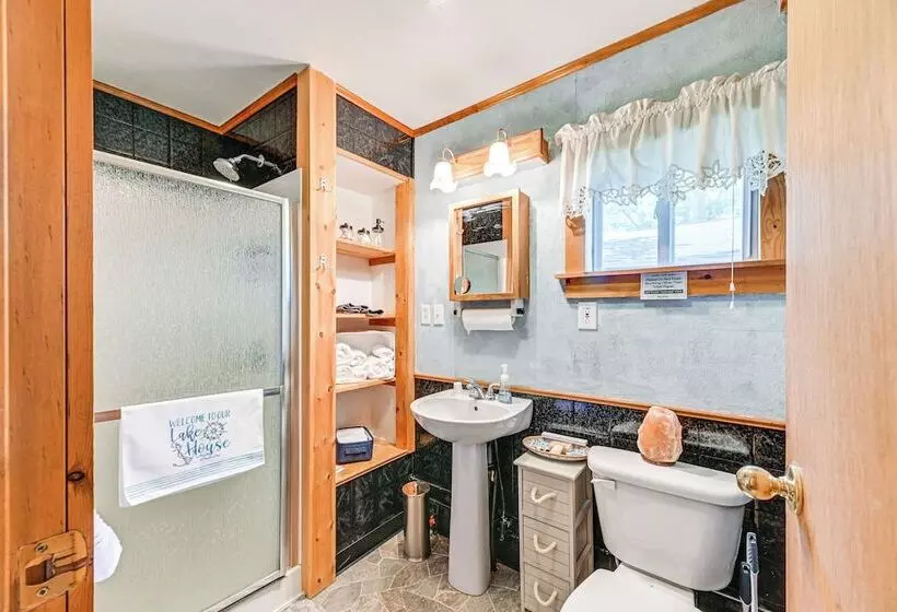 Cottage On Lamoka Lake W/ Deck, Grill & 3 Kayaks