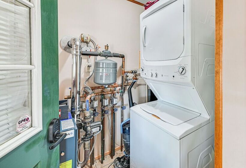 Cottage On Lamoka Lake W/ Deck, Grill & 3 Kayaks