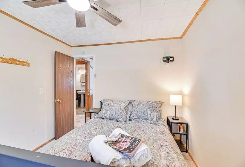 Cottage On Lamoka Lake W/ Deck, Grill & 3 Kayaks