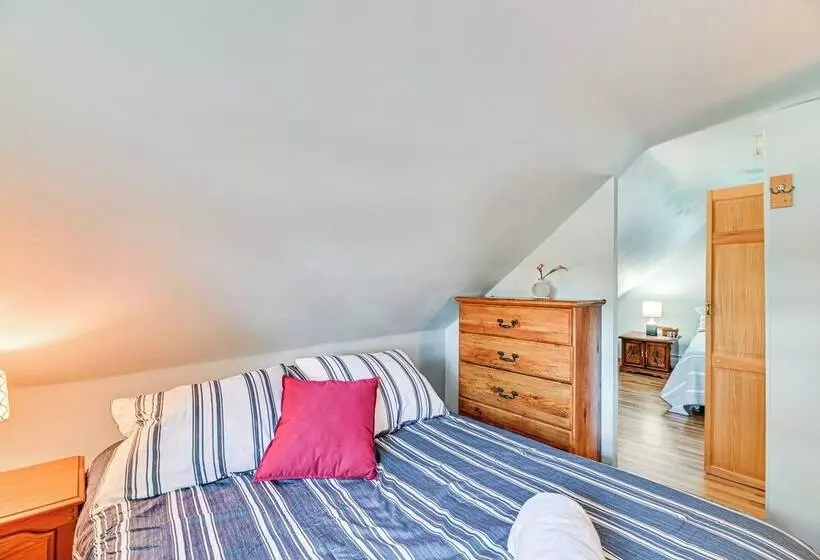 Cottage On Lamoka Lake W/ Deck, Grill & 3 Kayaks