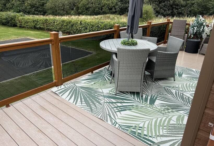 Отель Cozy Edinburgh Lodge With Stunning Views