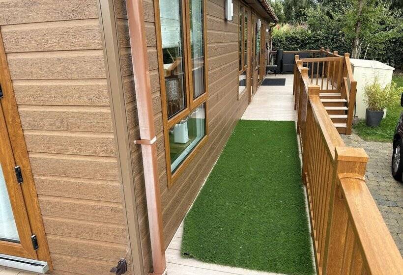 Отель Cozy Edinburgh Lodge With Stunning Views