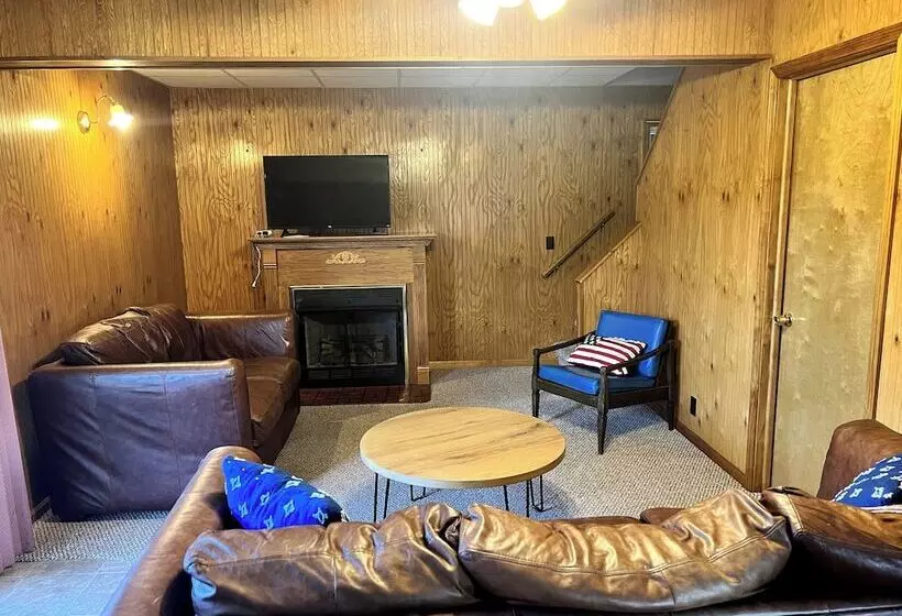 Hotelli Lost Pines Lodge