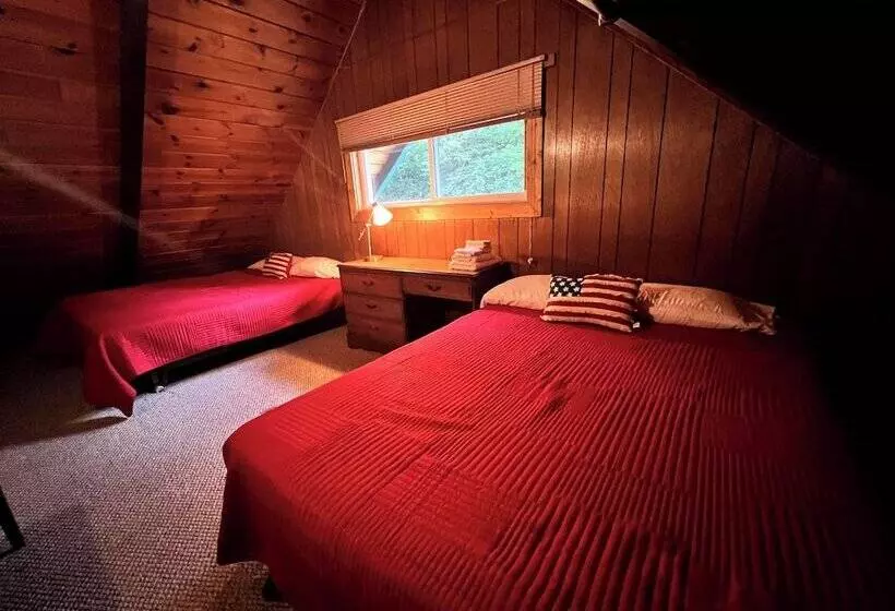 Hotelli Lost Pines Lodge