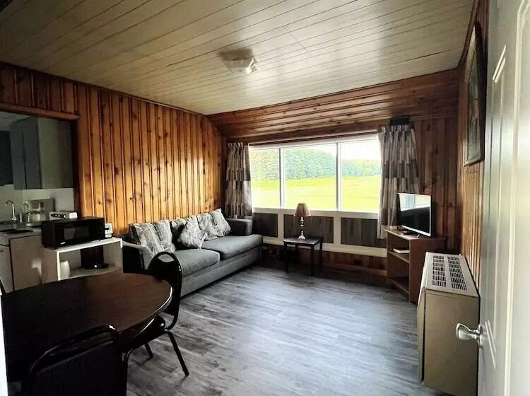 Hotelli Lost Pines Lodge