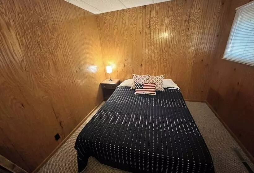 Hotelli Lost Pines Lodge