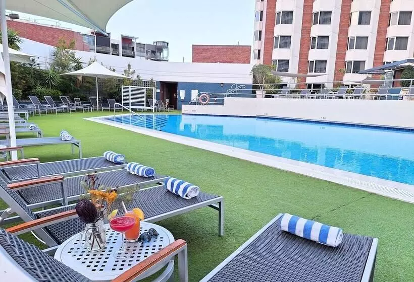 هتل Residence On Langley Park