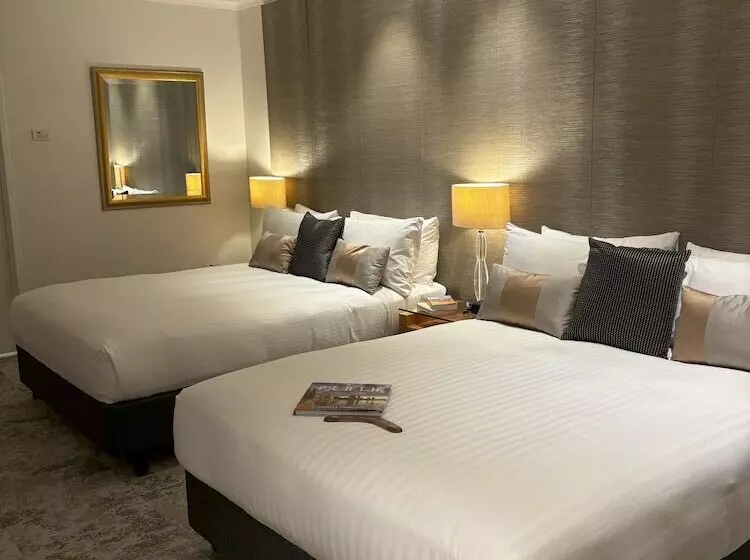 هتل Residence On Langley Park