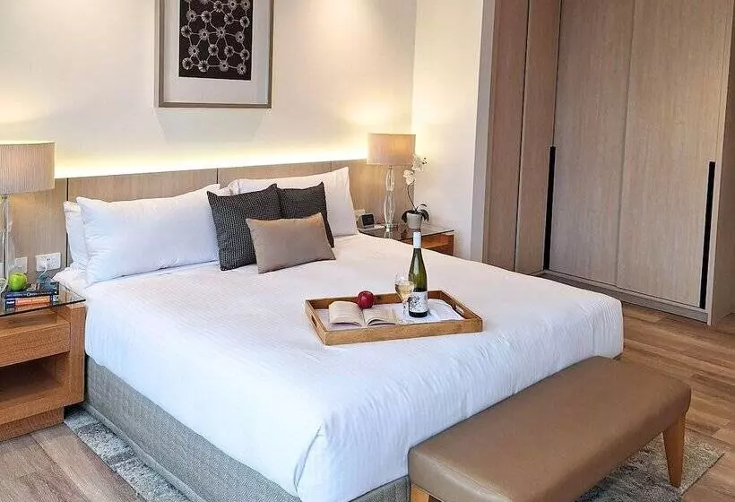 هتل Residence On Langley Park