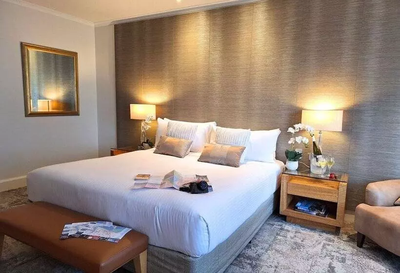 هتل Residence On Langley Park