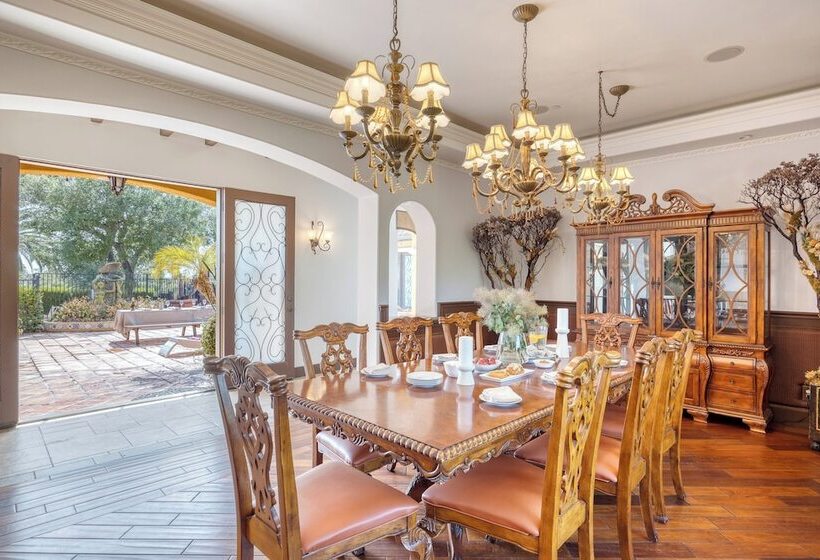 Keys Creek & Casita Avantstay Sleeps 30 Estate Vineyard, Pool, Courts, Theater, Views