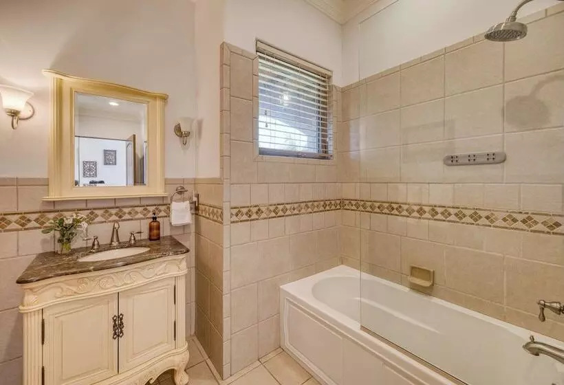 Keys Creek & Casita   Avantstay Sleeps 30 Estate Vineyard, Pool, Courts, Theater, Views