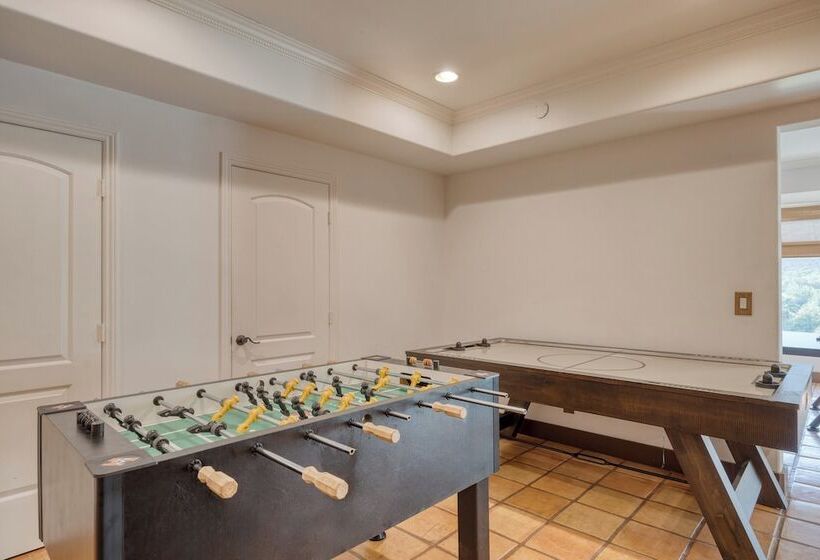 Keys Creek & Casita Avantstay Sleeps 30 Estate Vineyard, Pool, Courts, Theater, Views