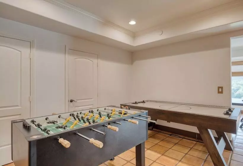 Keys Creek & Casita   Avantstay Sleeps 30 Estate Vineyard, Pool, Courts, Theater, Views