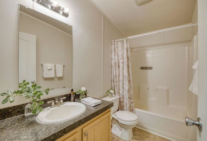 Keys Creek & Casita Avantstay Sleeps 30 Estate Vineyard, Pool, Courts, Theater, Views