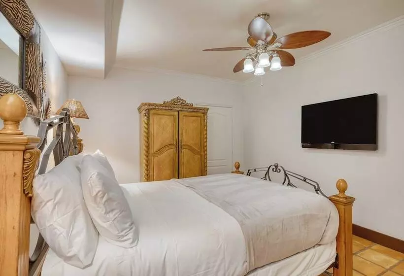 Keys Creek & Casita   Avantstay Sleeps 30 Estate Vineyard, Pool, Courts, Theater, Views