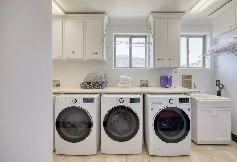 Keys Creek & Casita   Avantstay Sleeps 30 Estate Vineyard, Pool, Courts, Theater, Views