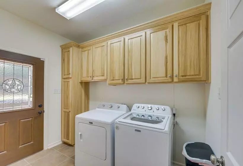 Lakefront Gladewater Retreat W/ Dock + Hot Tub!