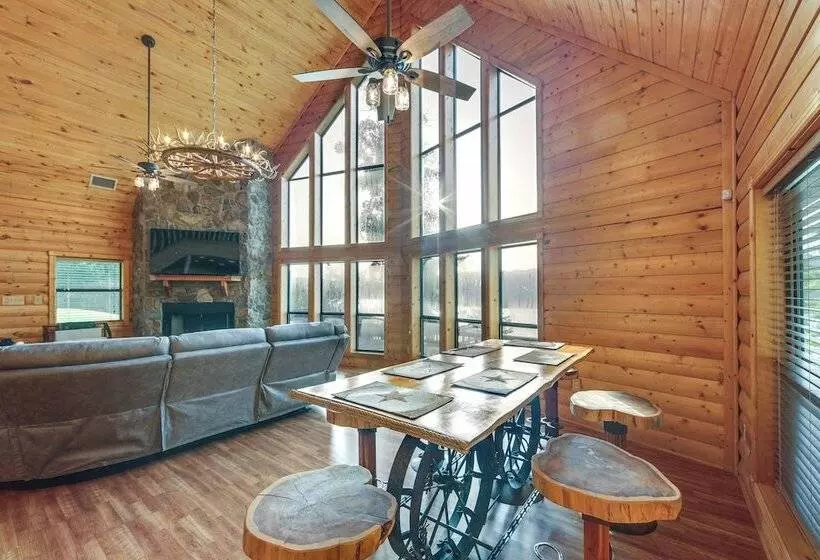 Lakefront Gladewater Retreat W/ Dock + Hot Tub!