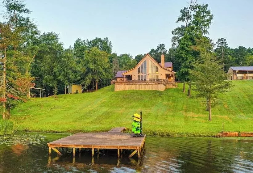 Lakefront Gladewater Retreat W/ Dock + Hot Tub!