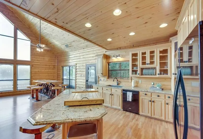 Lakefront Gladewater Retreat W/ Dock + Hot Tub!