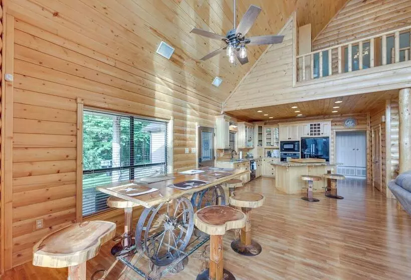 Lakefront Gladewater Retreat W/ Dock + Hot Tub!