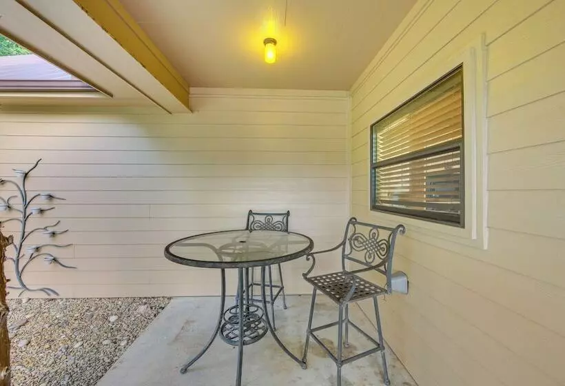 Lakefront Gladewater Retreat W/ Dock + Hot Tub!