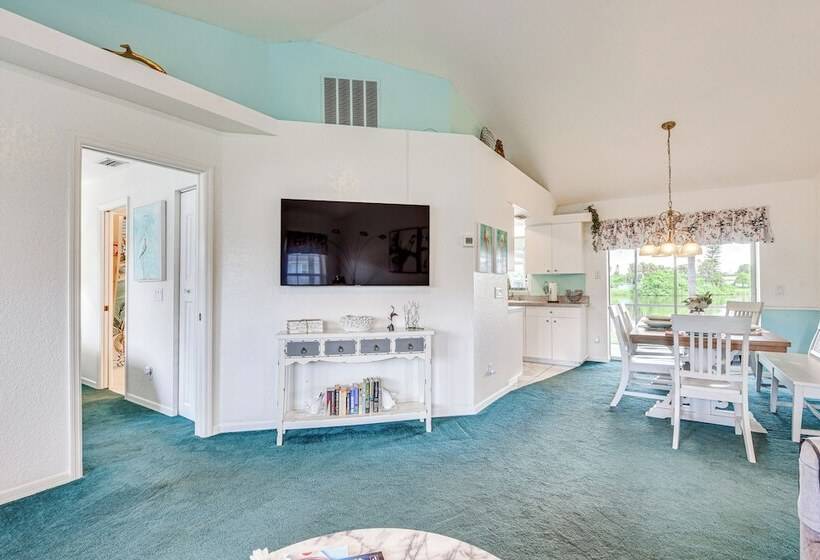 Lakefront Venice Home: 4 Mi To Manasota Key Beach!