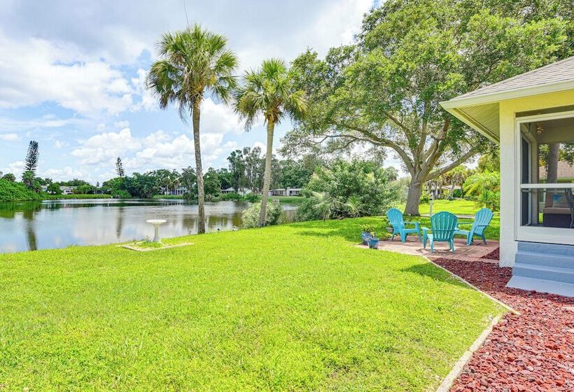 Lakefront Venice Home: 4 Mi To Manasota Key Beach!