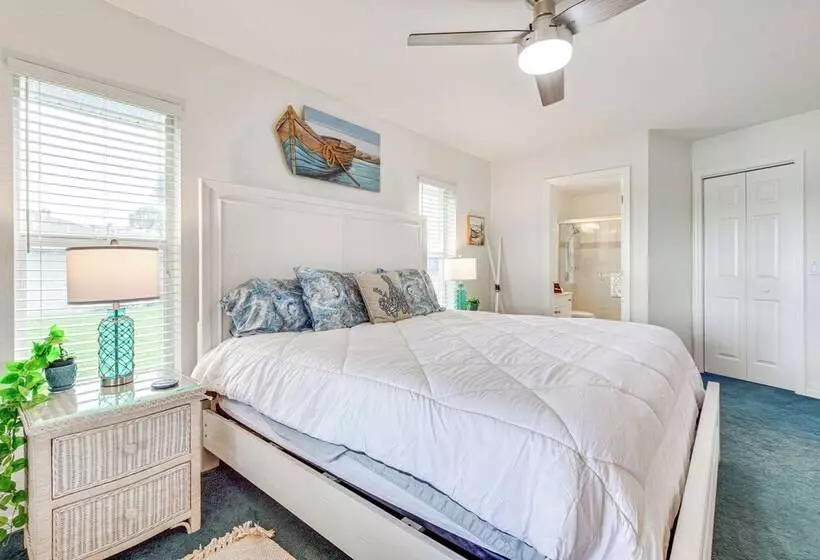 Lakefront Venice Home: 4 Mi To Manasota Key Beach!