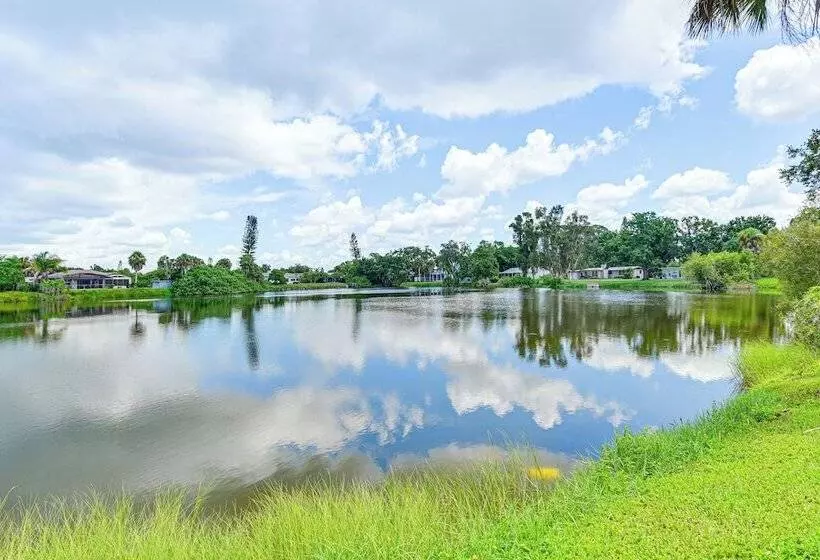 Lakefront Venice Home: 4 Mi To Manasota Key Beach!