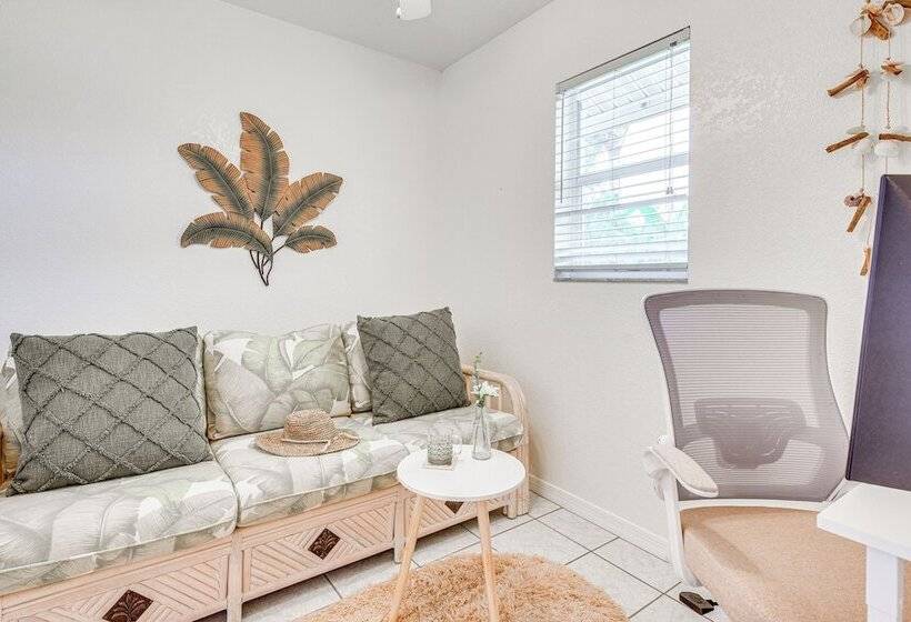 Lakefront Venice Home: 4 Mi To Manasota Key Beach!