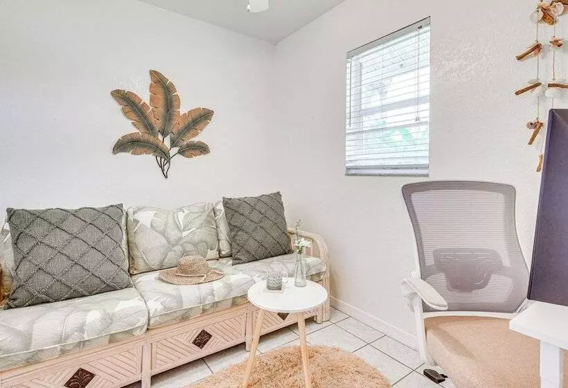 Lakefront Venice Home: 4 Mi To Manasota Key Beach!