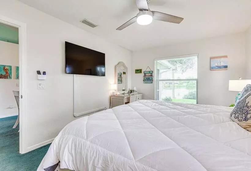 Lakefront Venice Home: 4 Mi To Manasota Key Beach!