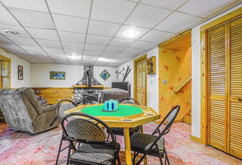 Peaceful Wautoma Retreat W/ Deck On 10 Acres!