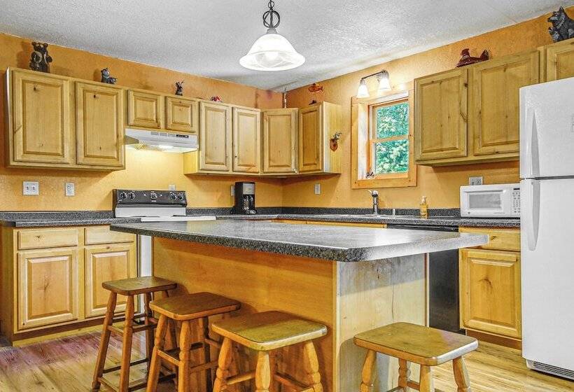 Peaceful Wautoma Retreat W/ Deck On 10 Acres!