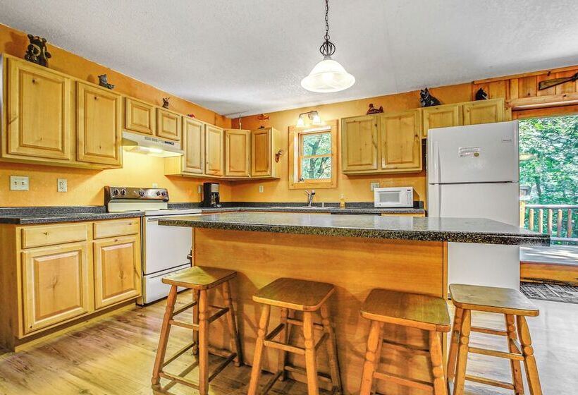 Peaceful Wautoma Retreat W/ Deck On 10 Acres!