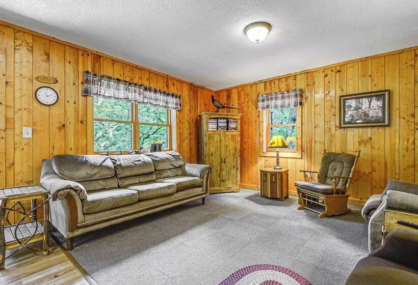 Peaceful Wautoma Retreat W/ Deck On 10 Acres!