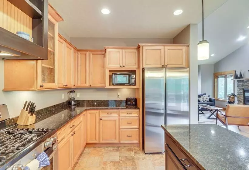 Pet Friendly Columbia Falls Home W/ Gas Grill!