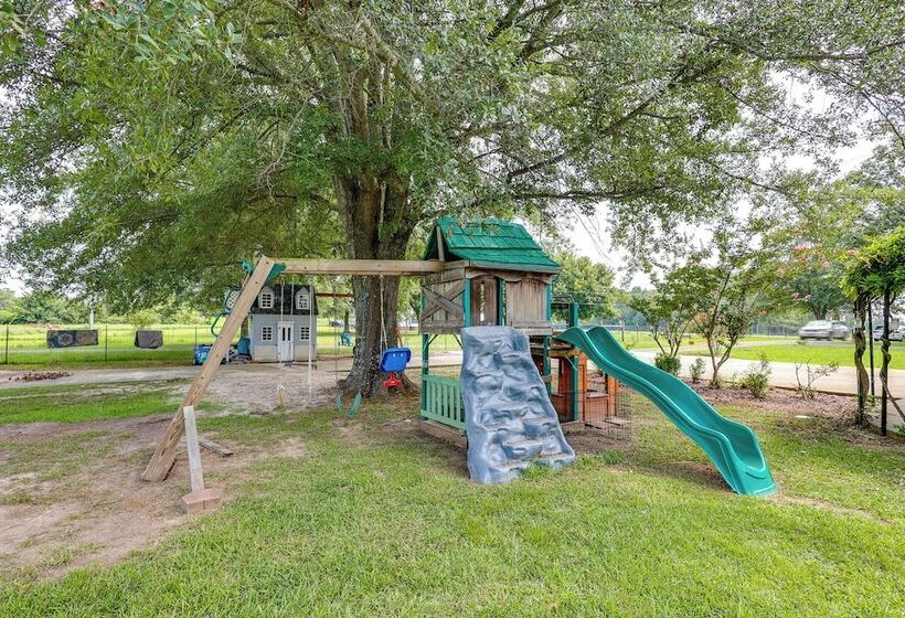 Pet Friendly Falkville Home On A Working Farm!