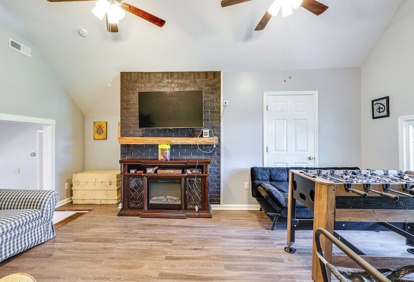 Pet Friendly Falkville Home On A Working Farm!