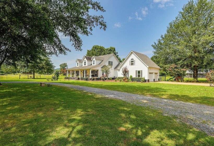 Pet Friendly Falkville Home On A Working Farm!