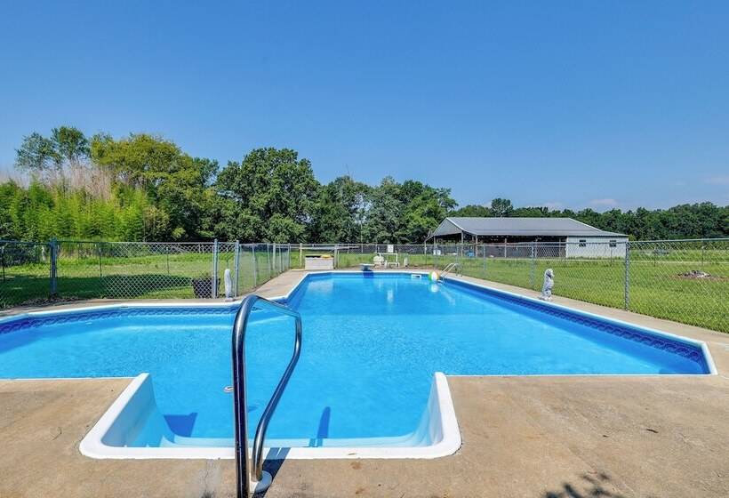 Pet Friendly Falkville Home On A Working Farm!